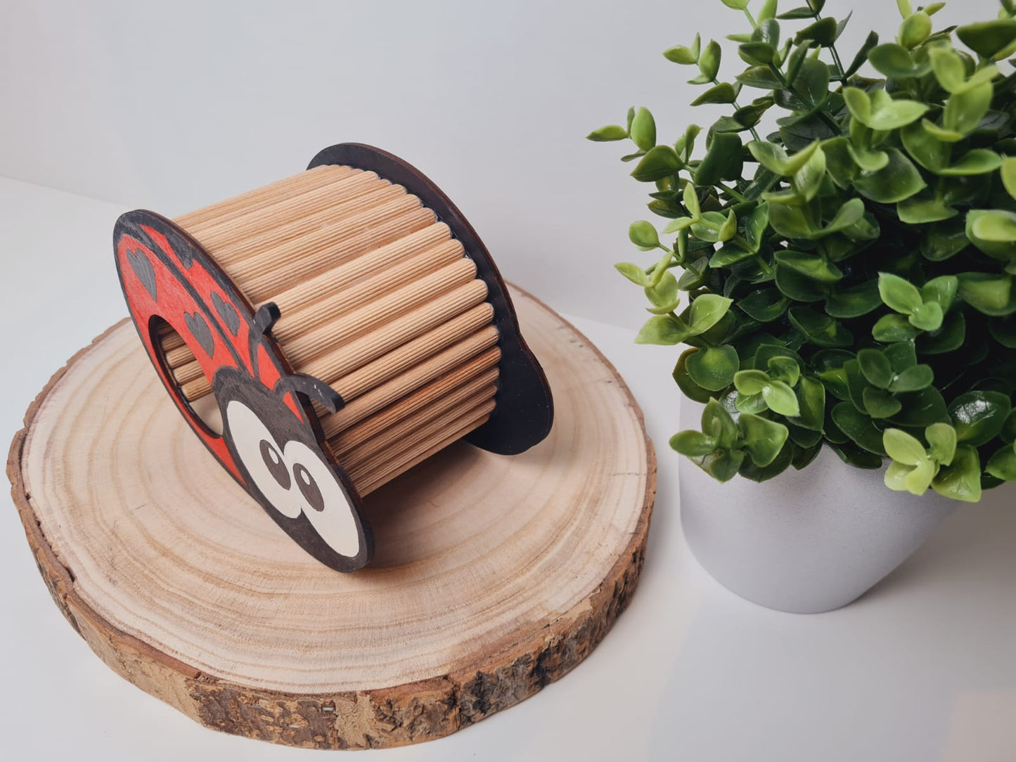 BAUSATZ Holzversteck  *Marienkäfer* für Kleinnager