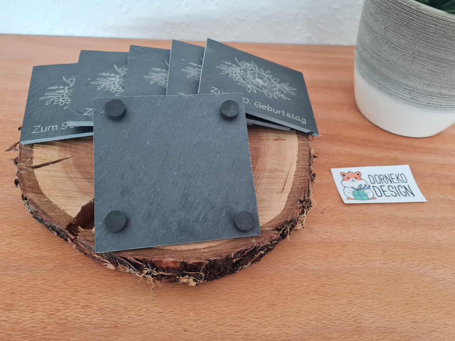 Schiefer Untersetzer mit personalisiertem Text