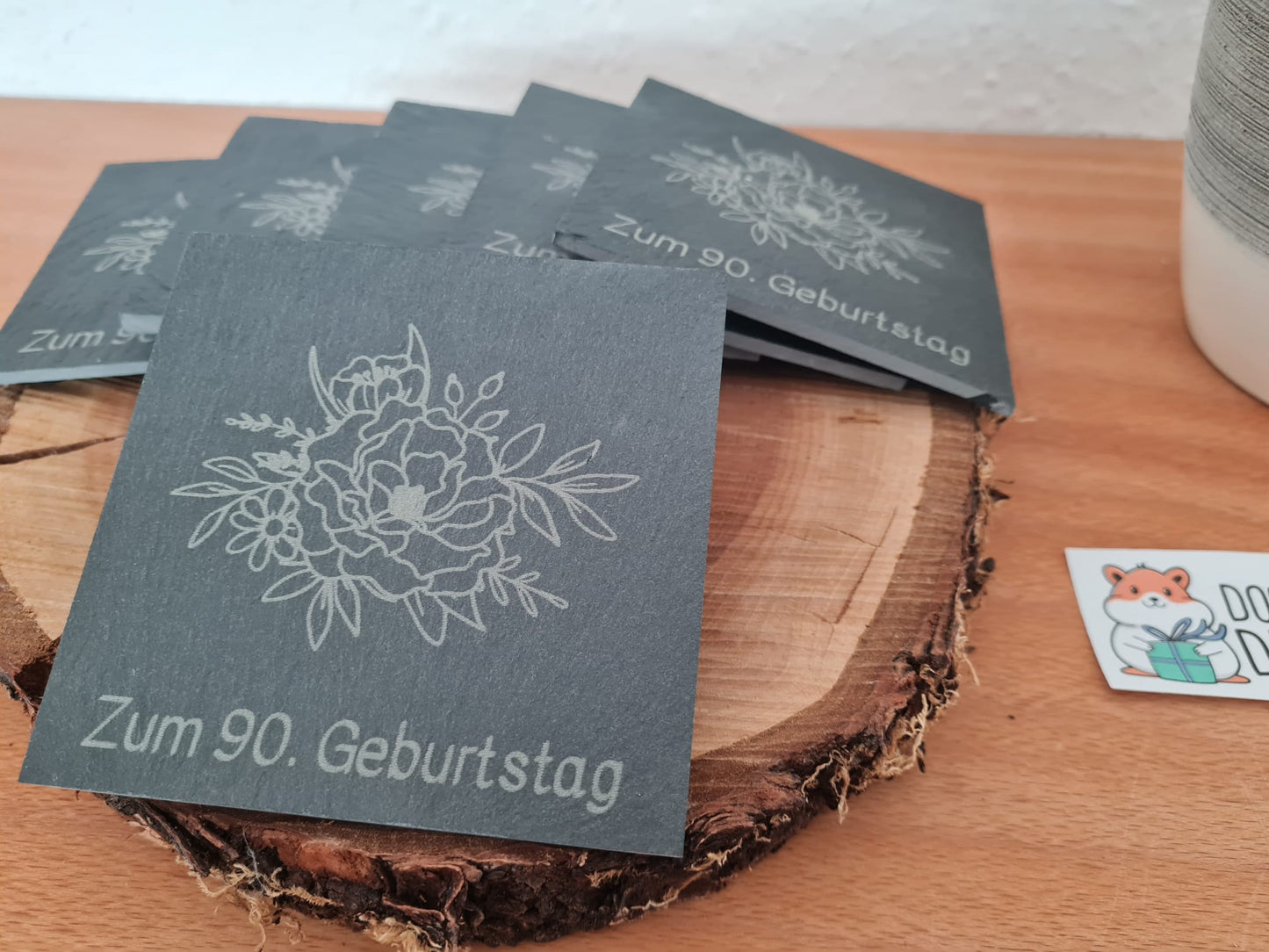 Schiefer Untersetzer mit personalisiertem Text
